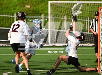 Thumbnail 2 in Darien vs. New Canaan (CIAC Class LL Semifinal) photogallery.