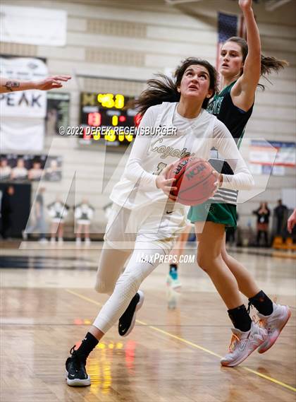 Thumbnail 2 in Fossil Ridge vs Monarch (CHSAA 5A Sweet 16) photogallery.