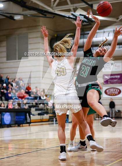 Thumbnail 3 in Fossil Ridge vs Monarch (CHSAA 5A Sweet 16) photogallery.