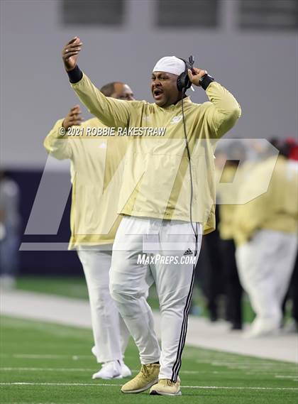 Thumbnail 2 in South Oak Cliff vs. Lovejoy (UIL 5A Regional Finals) photogallery.