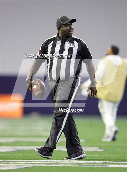 Thumbnail 1 in South Oak Cliff vs. Lovejoy (UIL 5A Regional Finals) photogallery.