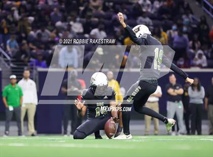 Thumbnail 1 in South Oak Cliff vs. Lovejoy (UIL 5A Regional Finals) photogallery.