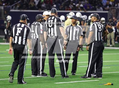 Thumbnail 2 in South Oak Cliff vs. Lovejoy (UIL 5A Regional Finals) photogallery.