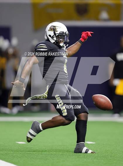 Thumbnail 3 in South Oak Cliff vs. Lovejoy (UIL 5A Regional Finals) photogallery.