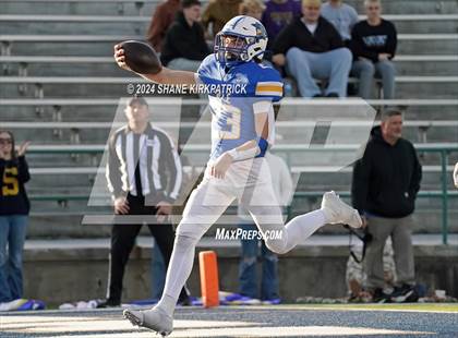 Thumbnail 2 in Van vs Sunnyvale (4A Div 2 Regional Round) photogallery.