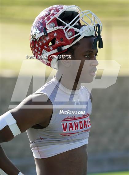 Thumbnail 1 in Van vs Sunnyvale (4A Div 2 Regional Round) photogallery.