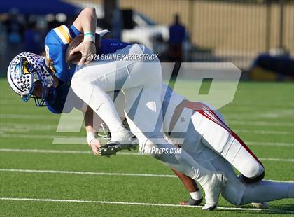 Thumbnail 2 in Van vs Sunnyvale (4A Div 2 Regional Round) photogallery.