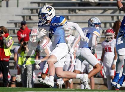 Thumbnail 3 in Van vs Sunnyvale (4A Div 2 Regional Round) photogallery.