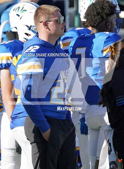 Thumbnail 3 in Van vs Sunnyvale (4A Div 2 Regional Round) photogallery.