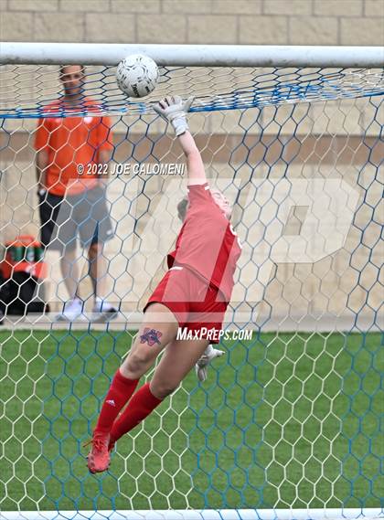 Thumbnail 2 in Westlake vs Southlake Carroll (UIL 6A Girls Soccer State Semifinal) photogallery.