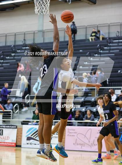 Thumbnail 2 in Sulphur Springs vs Wylie (Forney ISD Winter Classic) photogallery.