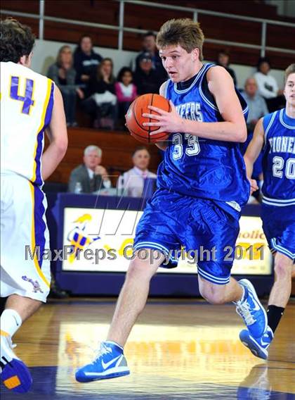 Thumbnail 2 in Lampeter-Strasburg @ Lancaster Catholic photogallery.