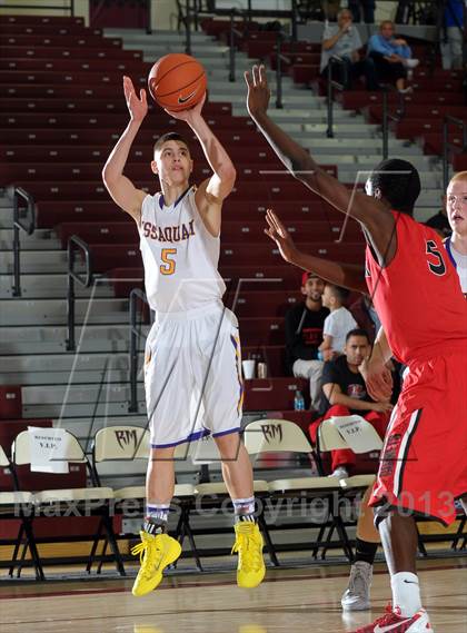 Thumbnail 1 in Issaquah vs. Westchester (MaxPreps Holiday Classic) photogallery.