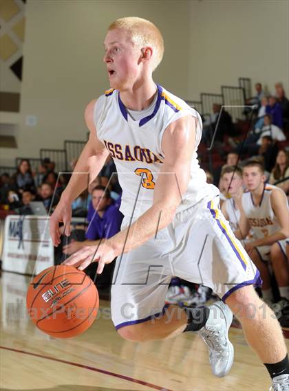 Thumbnail 3 in Issaquah vs. Westchester (MaxPreps Holiday Classic) photogallery.