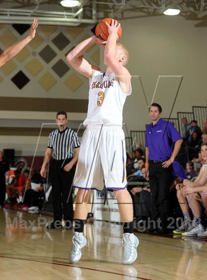 Thumbnail 3 in Issaquah vs. Westchester (MaxPreps Holiday Classic) photogallery.