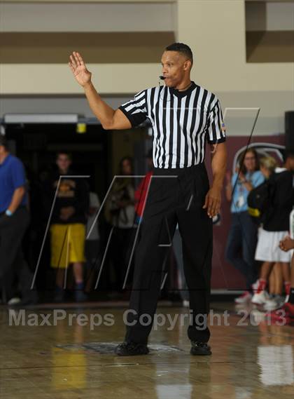 Thumbnail 3 in Issaquah vs. Westchester (MaxPreps Holiday Classic) photogallery.