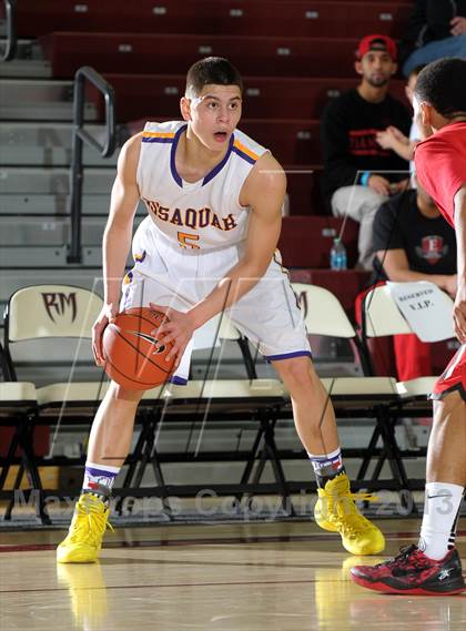 Thumbnail 2 in Issaquah vs. Westchester (MaxPreps Holiday Classic) photogallery.