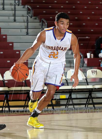 Thumbnail 3 in Issaquah vs. Westchester (MaxPreps Holiday Classic) photogallery.