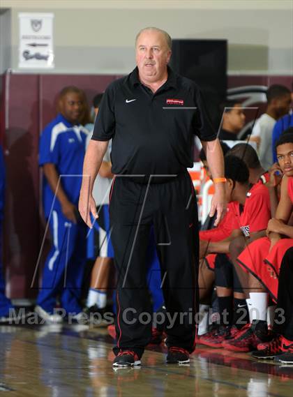 Thumbnail 3 in Issaquah vs. Westchester (MaxPreps Holiday Classic) photogallery.