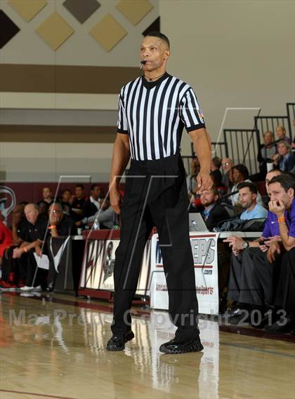 Thumbnail 2 in Issaquah vs. Westchester (MaxPreps Holiday Classic) photogallery.