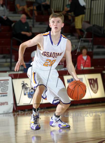 Thumbnail 3 in Issaquah vs. Westchester (MaxPreps Holiday Classic) photogallery.