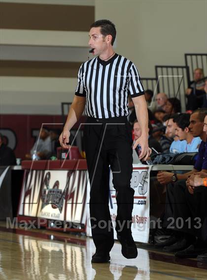 Thumbnail 3 in Issaquah vs. Westchester (MaxPreps Holiday Classic) photogallery.