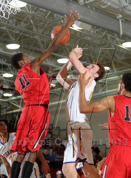 Thumbnail 1 in Issaquah vs. Westchester (MaxPreps Holiday Classic) photogallery.