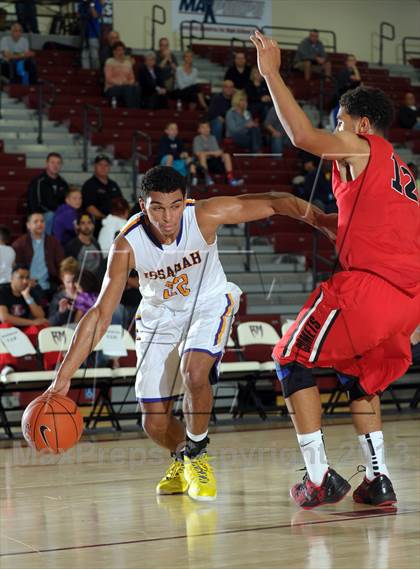 Thumbnail 2 in Issaquah vs. Westchester (MaxPreps Holiday Classic) photogallery.