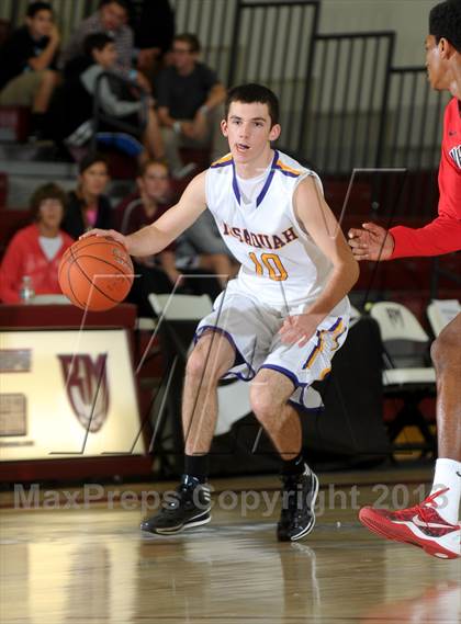 Thumbnail 1 in Issaquah vs. Westchester (MaxPreps Holiday Classic) photogallery.