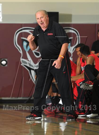 Thumbnail 1 in Issaquah vs. Westchester (MaxPreps Holiday Classic) photogallery.