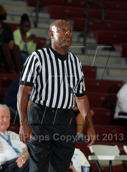 Thumbnail 1 in Issaquah vs. Westchester (MaxPreps Holiday Classic) photogallery.