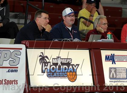 Thumbnail 3 in Issaquah vs. Westchester (MaxPreps Holiday Classic) photogallery.
