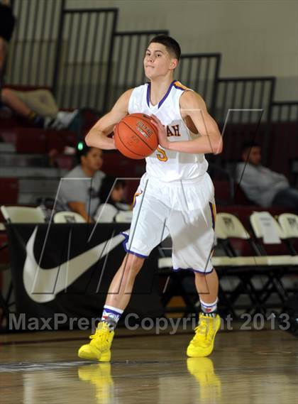 Thumbnail 2 in Issaquah vs. Westchester (MaxPreps Holiday Classic) photogallery.