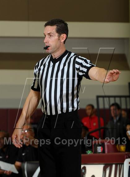 Thumbnail 2 in Issaquah vs. Westchester (MaxPreps Holiday Classic) photogallery.