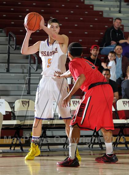 Thumbnail 3 in Issaquah vs. Westchester (MaxPreps Holiday Classic) photogallery.