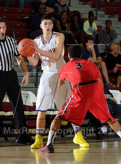 Thumbnail 1 in Issaquah vs. Westchester (MaxPreps Holiday Classic) photogallery.