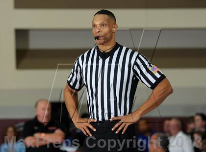 Thumbnail 2 in Issaquah vs. Westchester (MaxPreps Holiday Classic) photogallery.