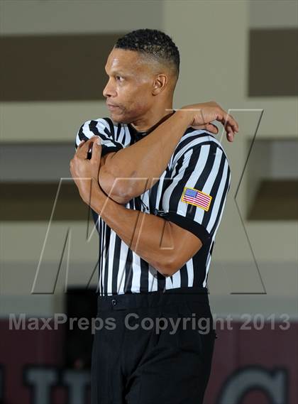 Thumbnail 3 in Issaquah vs. Westchester (MaxPreps Holiday Classic) photogallery.