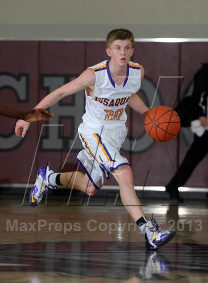Thumbnail 2 in Issaquah vs. Westchester (MaxPreps Holiday Classic) photogallery.