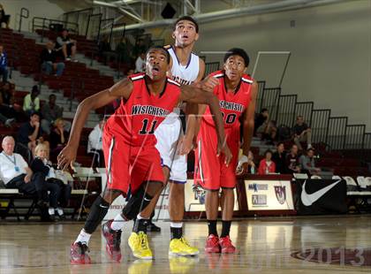 Thumbnail 1 in Issaquah vs. Westchester (MaxPreps Holiday Classic) photogallery.
