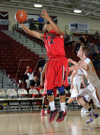 Thumbnail 1 in Issaquah vs. Westchester (MaxPreps Holiday Classic) photogallery.