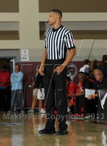 Thumbnail 2 in Issaquah vs. Westchester (MaxPreps Holiday Classic) photogallery.