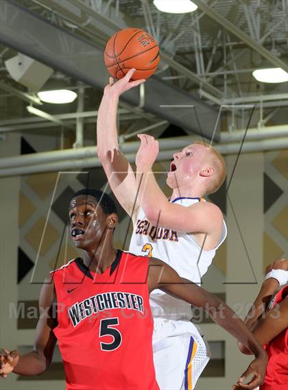 Thumbnail 2 in Issaquah vs. Westchester (MaxPreps Holiday Classic) photogallery.