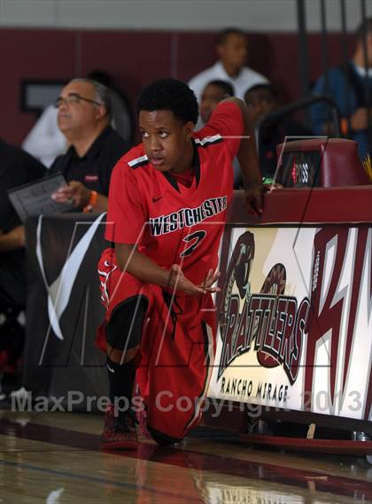Thumbnail 2 in Issaquah vs. Westchester (MaxPreps Holiday Classic) photogallery.