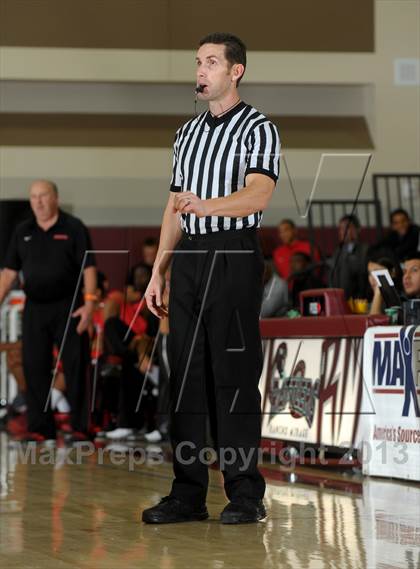 Thumbnail 3 in Issaquah vs. Westchester (MaxPreps Holiday Classic) photogallery.