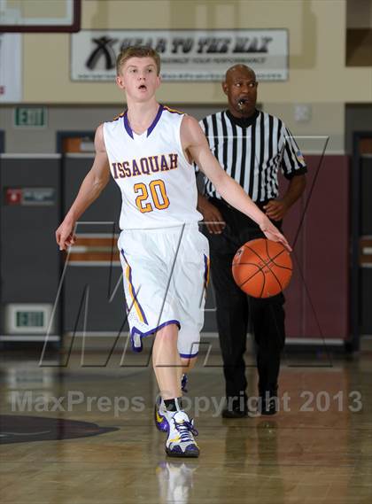 Thumbnail 3 in Issaquah vs. Westchester (MaxPreps Holiday Classic) photogallery.