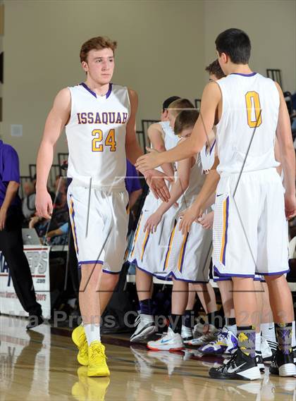 Thumbnail 2 in Issaquah vs. Westchester (MaxPreps Holiday Classic) photogallery.