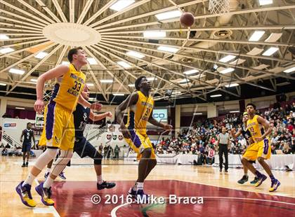 Thumbnail 2 in Sierra Canyon vs. Montverde Academy (Spalding Hoophall Classic) photogallery.
