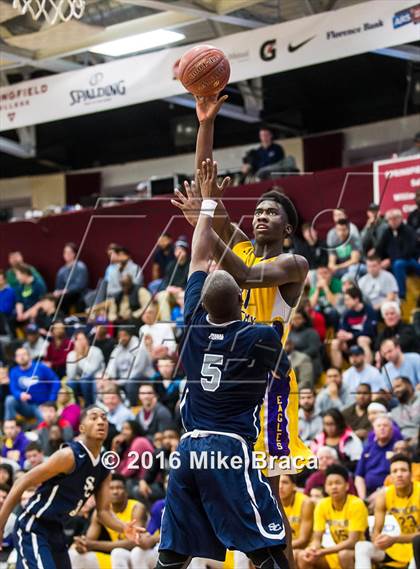 Thumbnail 2 in Sierra Canyon vs. Montverde Academy (Spalding Hoophall Classic) photogallery.