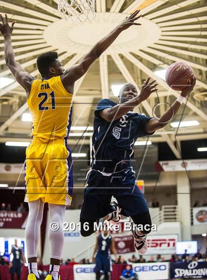 Thumbnail 3 in Sierra Canyon vs. Montverde Academy (Spalding Hoophall Classic) photogallery.